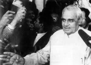 瓦杰帕伊当选印度新总理(转自:历史上的今天。com)